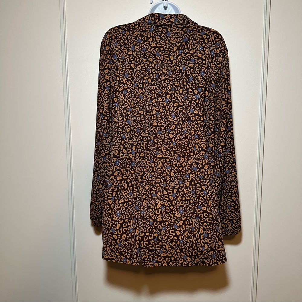 LOGO by Lori Goldstein Women's Brown Animal Print w/Blue Flowers Blouse- Size XL - Picture 5 of 9